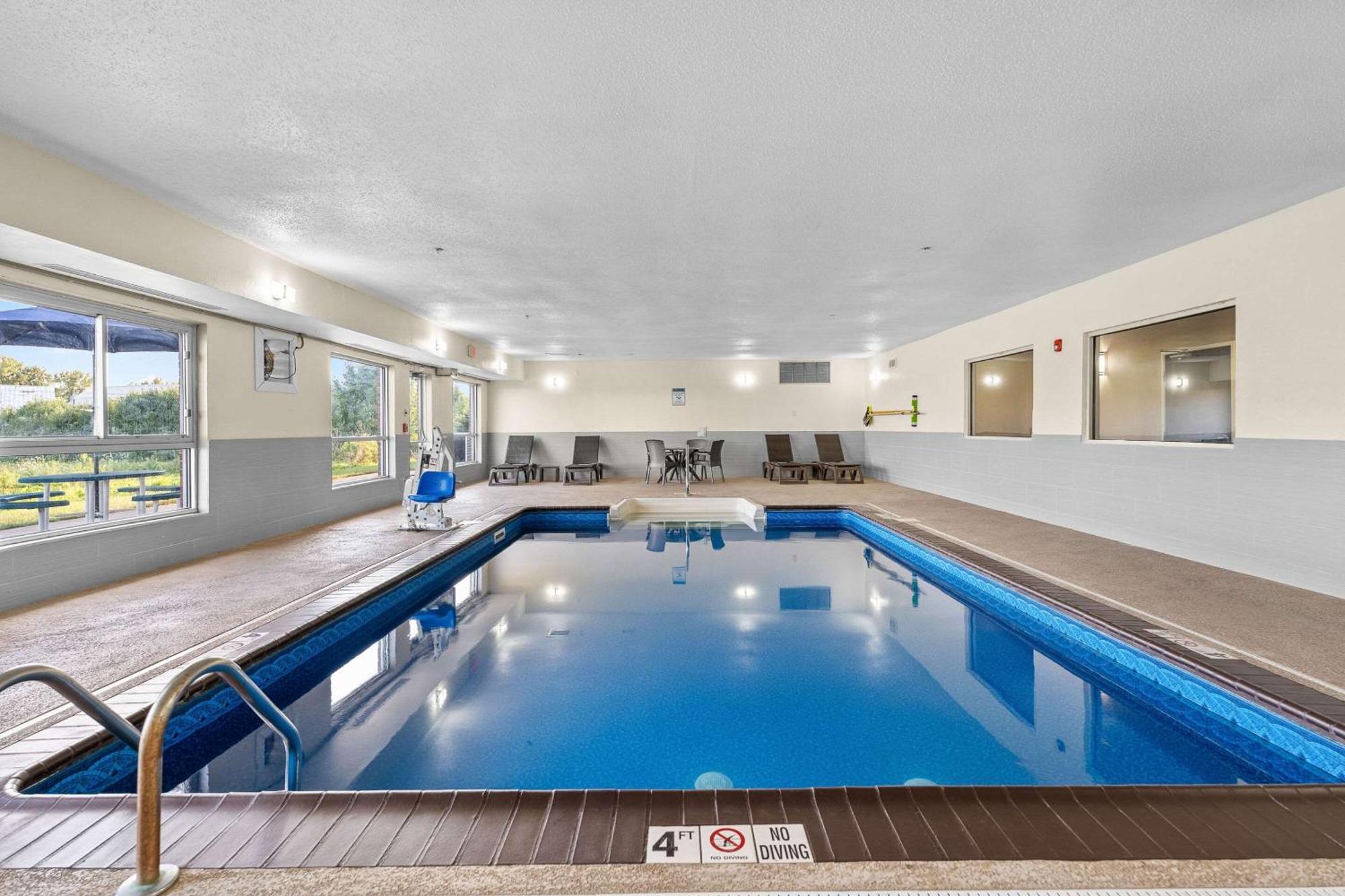 Comfort Inn Hobart-Merrillville I-65 Экстерьер фото
